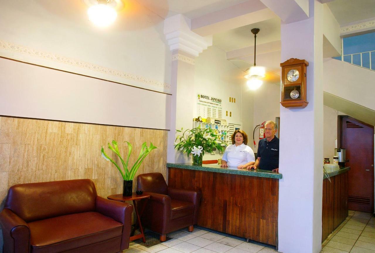 Hotel Janeiro Guadalajara Luaran gambar